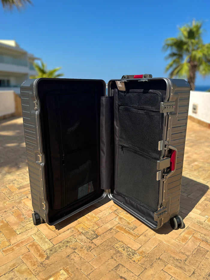 Expandable Hard-Shell Luggage with Multi-Functional Design